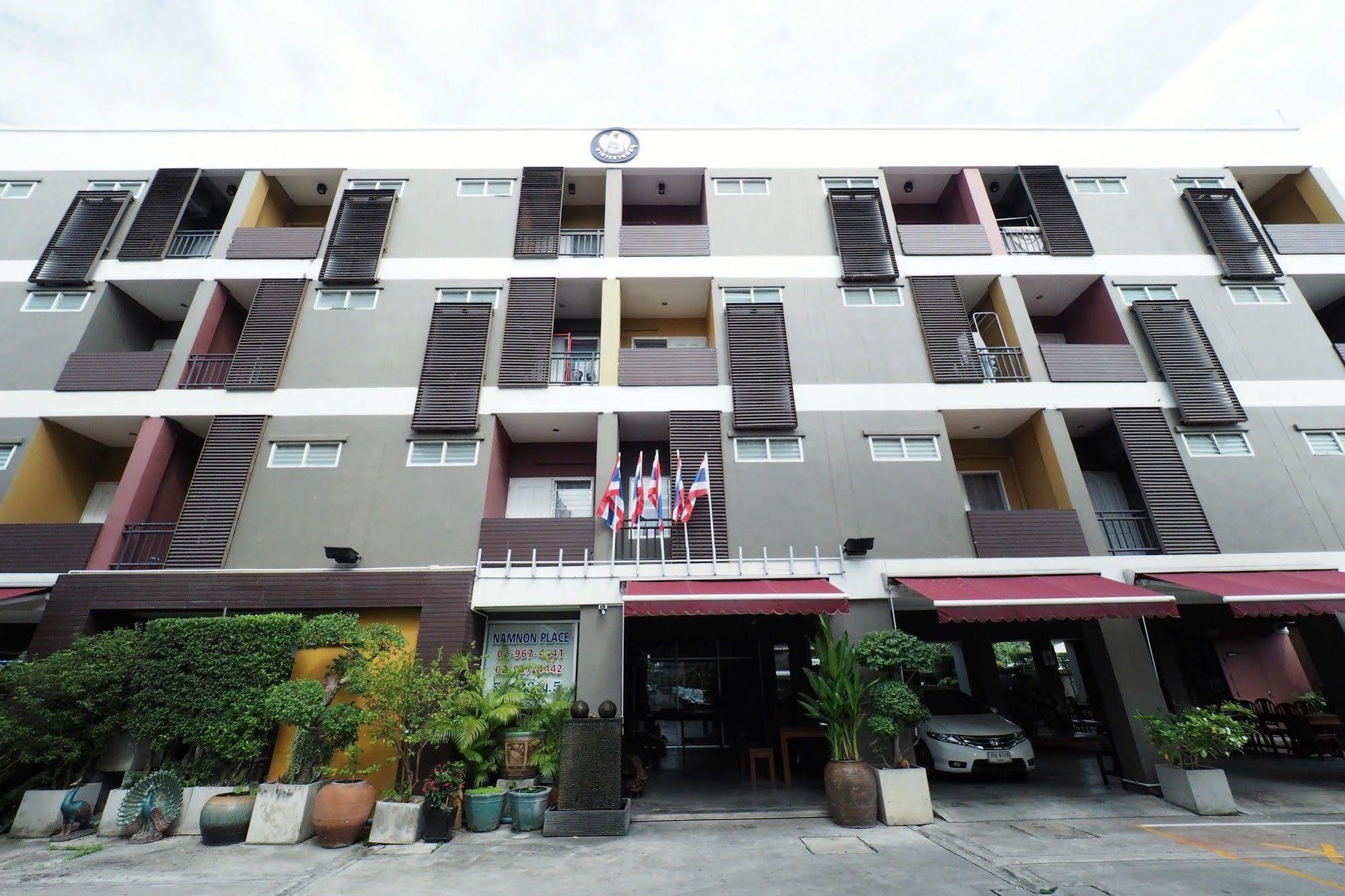 Namnon Place Nonthaburi Eksteriør bilde